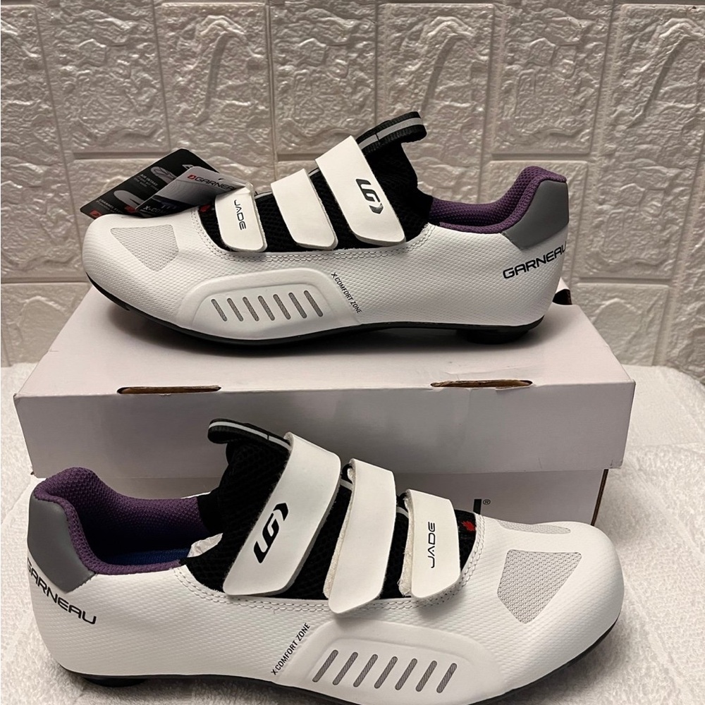 Garneau White and Black women’s Athletic Shoes